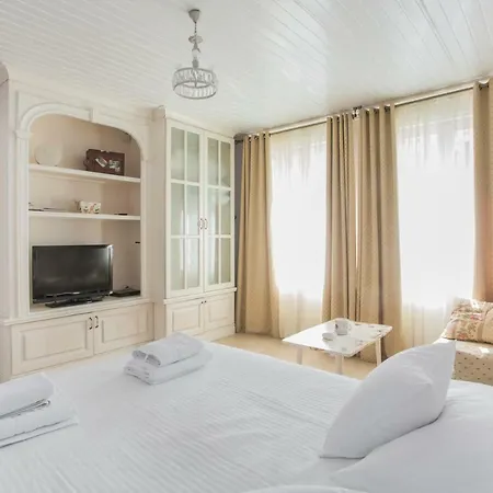Shabby Chic Apartment *