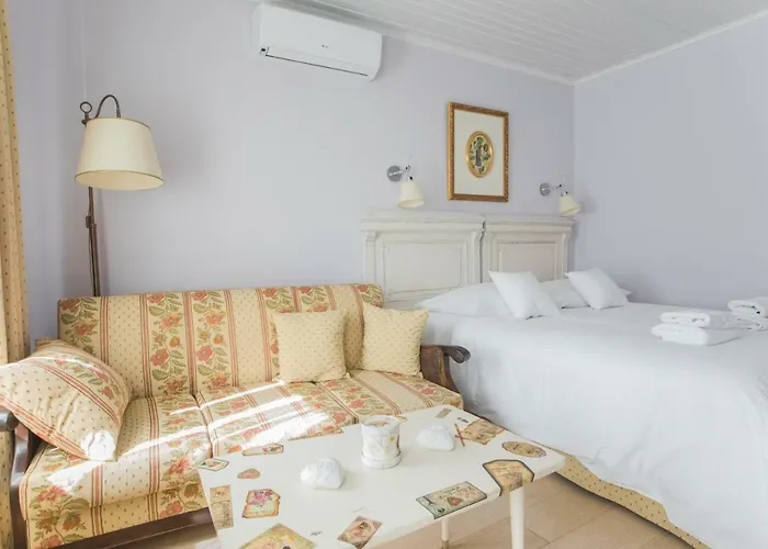 Shabby Chic Apartment *